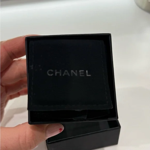 CHANEL Silver and Pearl Drop Earrings - Picture 2 of 3